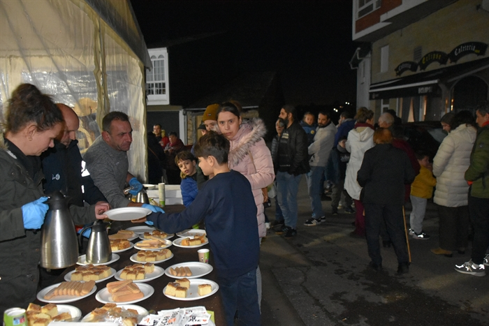 somoscomarca_20251130_rubia_mercadonavidad_chocolatada_regalos_sorteocestas (18)