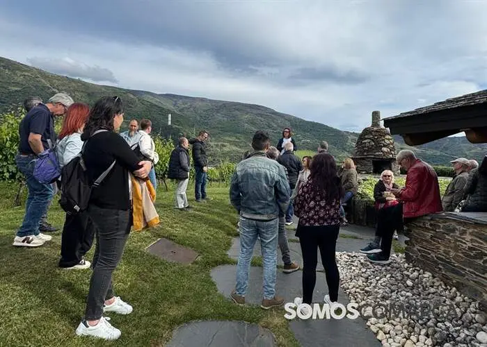 somoscomarca_rutadelvino&uml;primaveraportasabertas_coroa