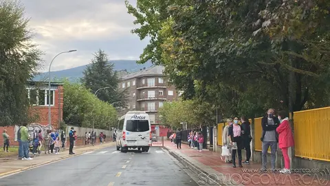 somoscomarca_autobus_condesadefenosa_brote_gente_niños_colegio_obarco_2021-09-24