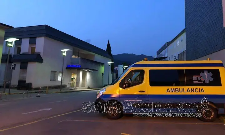 Ambulancia en Urgencias en el Hospital P&uacute;blico de O Barco
