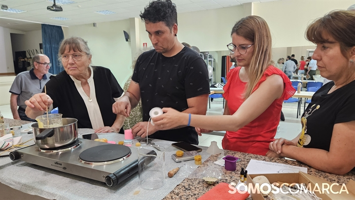 somoscomarca_20250607_vilamartin_asociacionapicultores_taller_velasceraabeja (7)