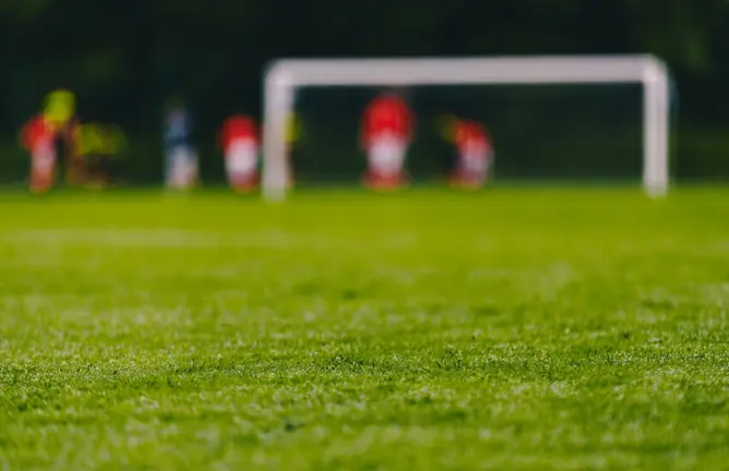 El f&uacute;tbol modesto en Valdeorras: clubes, rivalidades y la sombra del Ourense