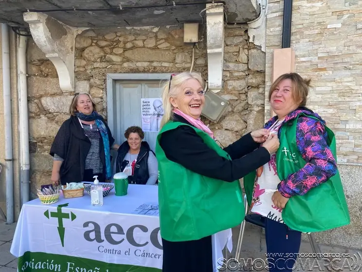 somoscomarca_aecc_mesasinformativas_cancerdemama_voluntarias_cancer_petin_obarco_2021-10-19 (2)