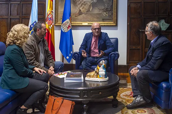 Reunión Manuel Baltar (Presidente Deputación Ourense) con membros da Fundación Florencio Delgado Gurriarán. Asisiten Alfredo García (Alcalde do Barco de Valdeorras), Enrique Álvarez (Alcalde de Vilamartín de Valdeorras) e Margariza Pizcueta (Concelleira de Cultura do Barco de Valdeorras).