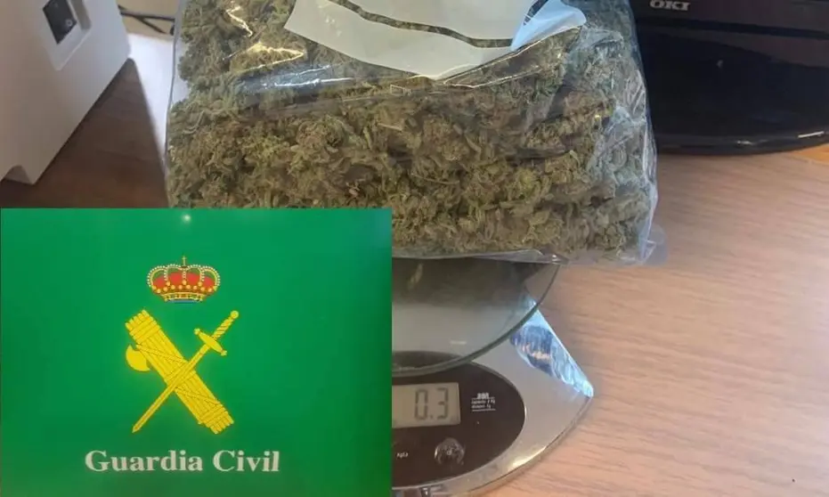 Bolsa de marihuana encontrada por la Guardia Civil de A Rúa