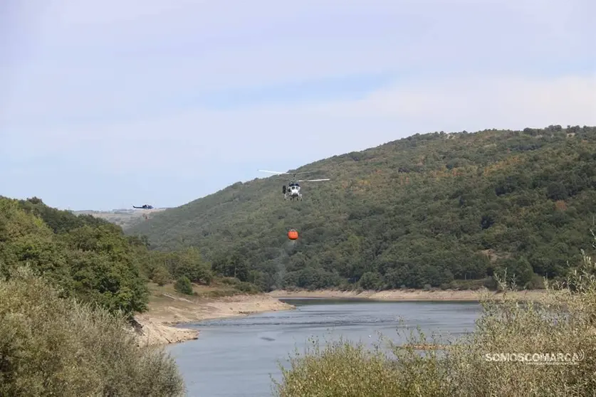 Helicóptero en el incendio de Vilariño de Conso