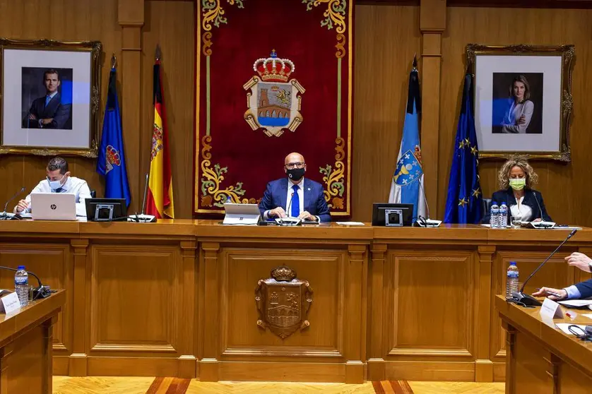 Pleno ordinario da Deputación Ourense correspondente ó mes de setembro de 2020. Asisiten Manuel Baltar (Presidente Deputación); Rosendo Fernández (VicePresidente 1º); Armando Ojea Bouzo (VicePresidente 2º); Placido Álvarez Dobaño (VicePresidente 3º);
Jorge Pumar (Deputado PPOU); Luz Doporto Real (Deputado PPOU); Álvaro José Fernández López (Deputado PPOU); Consuelo Vispo Seara (Deputado PPOU);
Patricia Torres Madureira (Deputado PPOU); Cesar Fernández Gil (Deputado PPOU); Pablo Pérez Pérez (Deputado PPOU); Ana María Villarino Pardo (Deputado PPOU); Miguel Antonio Cid Álvarez (Deputado PPOU); Rafael Rodríguez Villarino (Deputado PSOE); José Ignacio Gómez Pérez (Deputado PSOE); Elvira Lama Fernández (Deputado PSOE); Diego Fernández Nogueira (Deputado PSOE); Susana Rodríguez Estévez (Deputado PSOE); Rosario Rodríguez Delgado (Deputado PSOE); Margarita Pérez Fernández (Deputado PSOE); Álvaro Vila Araujo (Deputado PSOE); Aurentino Alonso Araujo (Deputado PSOE); Montserrat Lama Novoa (Deputado CS); Jose Miguel Caride Domínguez (Deputado DO); Bernardo Varela López (Deputado BNG), Mónica Legaspi (Interventora Deputación Ourense) e Juan Marquina (Secretario Deputación Ourense).