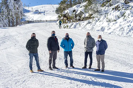 Encontro e visita de Manuel Baltar (Presidente da Deputación Ourense) cos representantes da empresa Artabria Turismo S.L. (Empresa que xestiona as Instalacións de Montaña de Manzaneda) e asisten Albert Montaner Ferrer, Victor Manuel Picos Romero, Pablo López Franco e David Carlama del Rio.