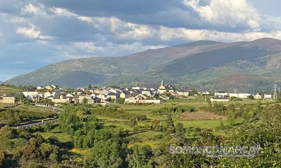 Vista panorámica de Larouco desde el Alto da Ermida