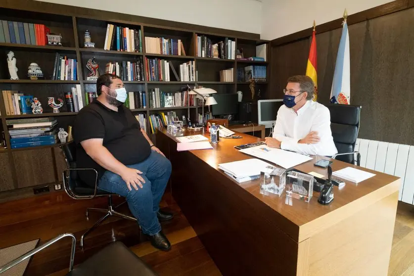 O presidente da Xunta, Alberto Núñez Feijóo, reúnese co alcalde de San Xoan de Río, José Miguel Pérez Blecua, no seu despacho de Monte Pío. Santiago de Compostela, 19/7/2021.