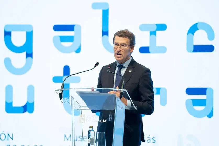 O titular do Goberno galego, Alberto Núñez Feijóo, acompañado polo conselleiro de Cultura, Educación e Universidade, Román Rodríguez, inaugura a exposición Galicia Futura. Cidade da Cultura, Santiago de Compostela, 14/07/{yr0}.