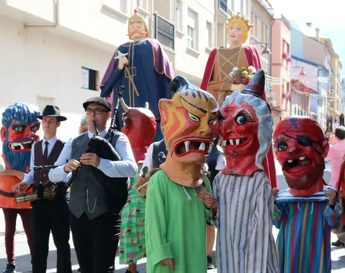 somoscomarca_obarco_ocristo_festa_calantornias_cabezudos_2021