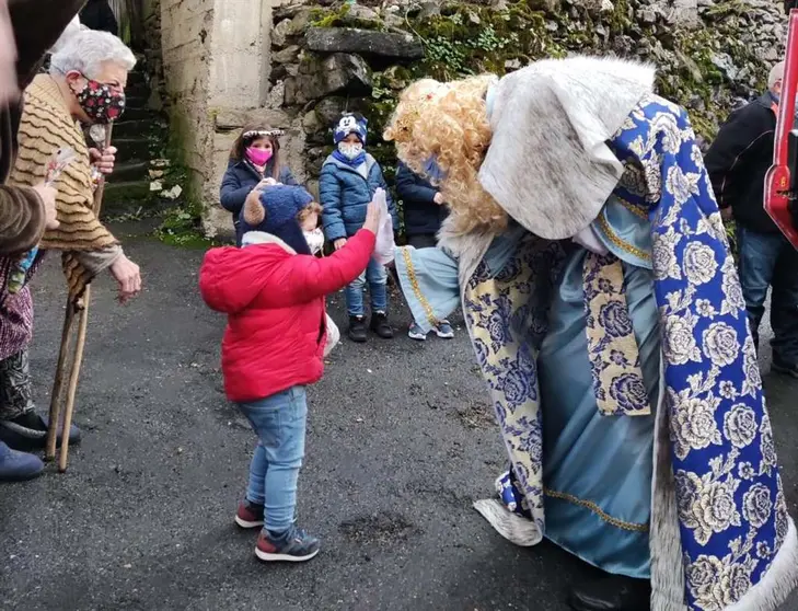 Los Reyes Magos visitaron Viana do Bolo y sus pueblos