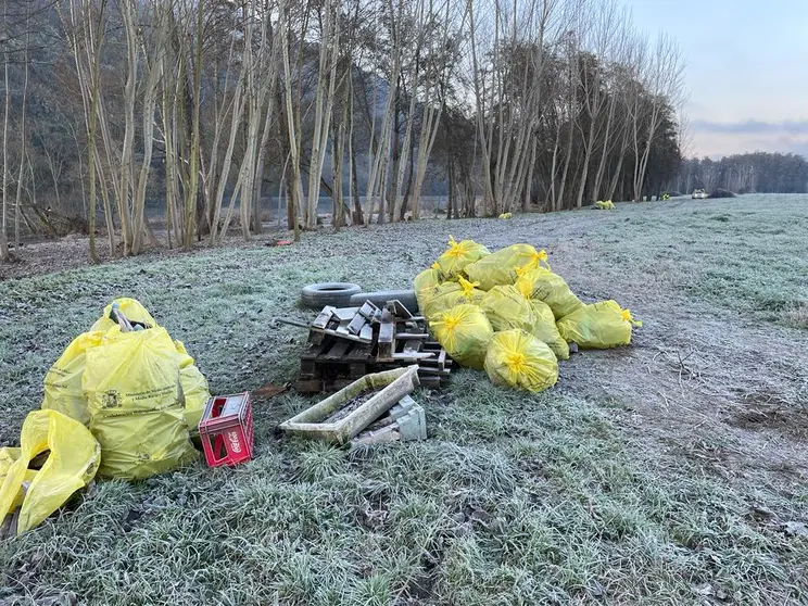 somoscomarca_arcos_plaza_obras_bañadoiro_basura_2022-01-25 (2)