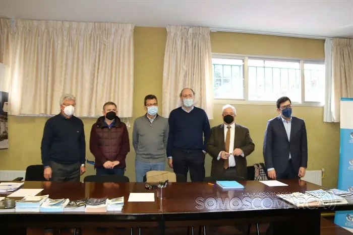  Severino González, Eduardo Calvo, Victor Cobo, Eliseo López, Hermenegildo Fernández en la firma del convenio marco, en el la sede del Clúster (Sobradelo)
