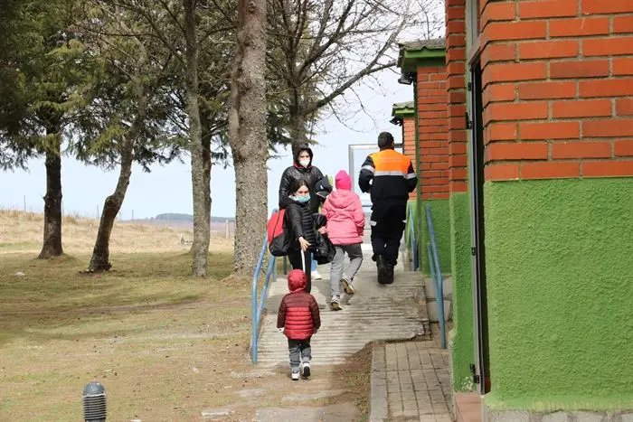 LLegada de los refugiados de Ucrania al albergue Os Biocos de San Xoan de Río (15)