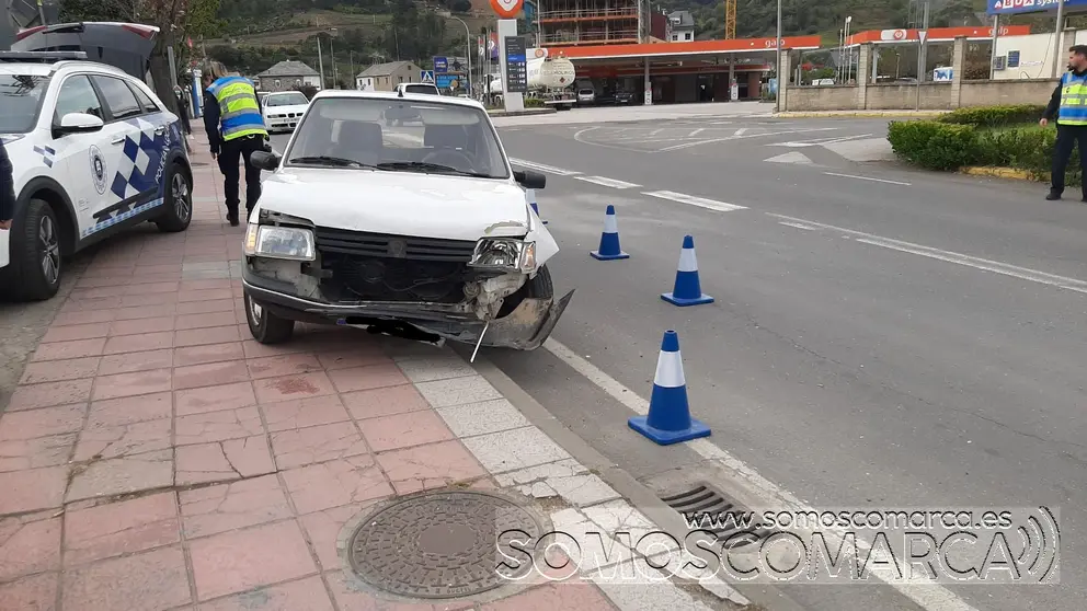somoscomarca_policialocal_accidente_trafico_coche_2022-04-21