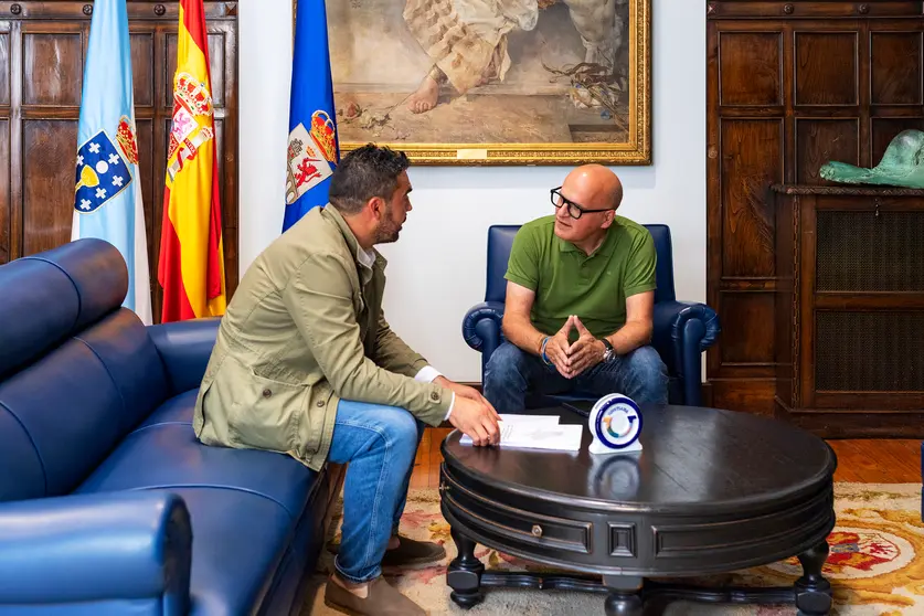 Reunión Manuel Baltar (Presidente da Deputación Ourense) con Juan Anta Rodríguez (Alcalde do Concello da Veiga).