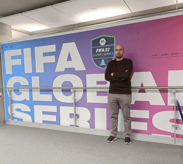  Juan Manuel Serrano  entrena jugadores en el mundial FIFA e-sports (1)