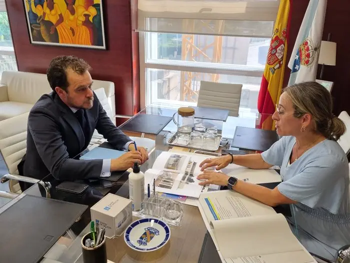Ethel Vazquez y Alvaro Fernandez firman proyecto Centro Salud