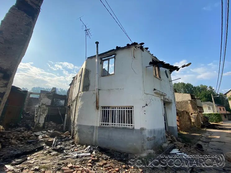 SOMOSCOMARCA_aveigadecascalla_viviendas_rubia_fuego_incendio_casas_quemado_2022-08-19 (5)