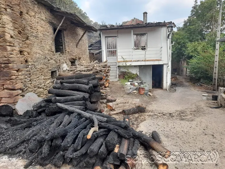 somoscomarca_fuego_robledoCarballeda_bascois_casasquemadas_2022-07-19 (32)