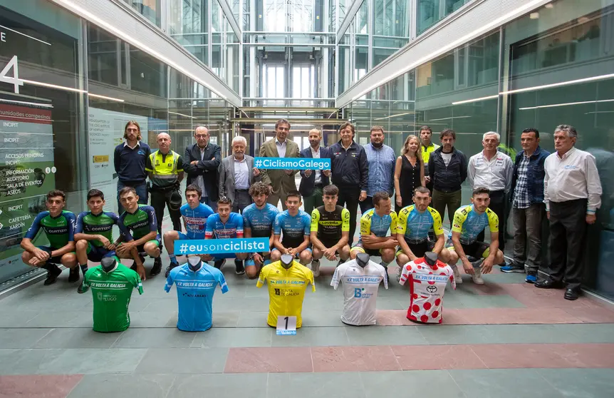Rosendo Fernández (Vicepresidente da Deputación Ourense) acompañando ó vicepresidente segundo e conselleiro de Presidencia, Xustiza e Deportes, Diego Calvo, secretario xeral para o Deporte, José Ramón Lete Lasa, participa na presentación da Volta Ciclista a Galicia en Compostela.
