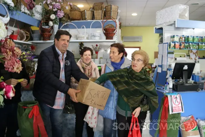 Sorteo de dos televisores en Agrival de A Rúa (1)