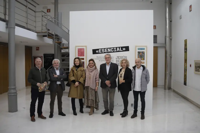 Cenro Cultural Marcos Varcarcel (Ourense) 22-12--22 Paco, Rosendo (Vicepresidente de la Deputación) Lola Luz Alfredo (Alcalde del Barco) Margarita y Luis Henrique en la exposición Exencial de Javier Diaz Ferrer. Nestor Alvarez Rodriguez