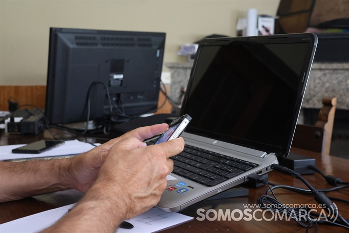 somoscomarca_ordenador_manos_mayor_dixitalizacion_20231484