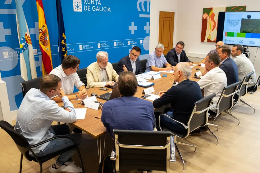 O conselleiro do Medio Rural, José González, reunirase con representantes das denominacións de orixe do Ribeiro, Rías Baixas, Ribeira Sacra, Valdeorras e Monterrei para compartir os primeiros datos da actualización do rexistro vitícola. 

foto xoán crespo
