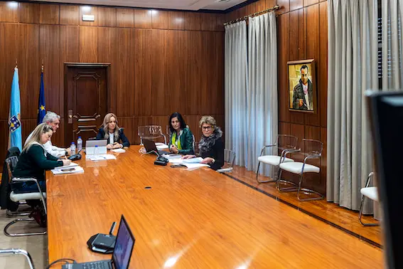 Reunión do Consorico de Augas de Valdeorras. Presidido por Marta Novoa Iglesias (Vicepresidenta da Deputación Ourense), Javier Bobe Vázquez (Xefe de Área da Deputación Ourense), Bogaña Álvarez Matos (Representante da Intervención da Deputación Ourense) é Ánxela Cantón Álvarez (Representante da Asesoría Xurídica da Deputación Ourense).
