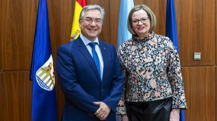 Luis mmenor e María del Carmen González no Pazo