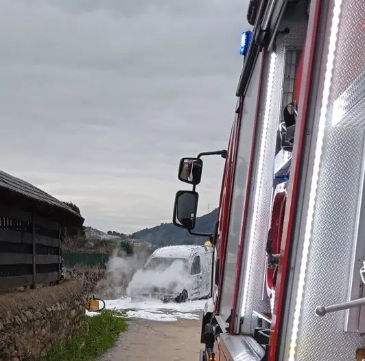 p_somoscomarca_240109_arua_coche_incendio