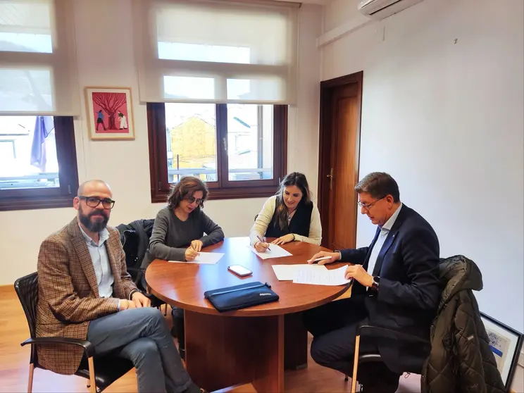 PortadaSinatura convenio Berces A Rúa