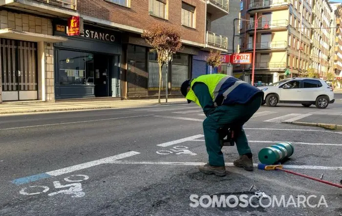 P_somoscomarca_240410_obarco_motos_pintado_pasodepeatones