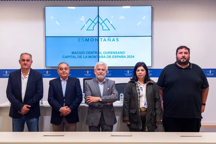 O deputado de Representación Institucional, Rosendo Fernández, xunto cos alcaldes de Chandrexa de Queixa, Francisco Rodríguez Rodríguez, A Pobra de Trives, Patricia Domínguez Barja, Manzaneda, Amable Fernández Basalo e San Xoán de Río, José Miguel Pérez Blecua, ofrecerán unha rolda de prensa sobre a Capital de Montaña de España 2024