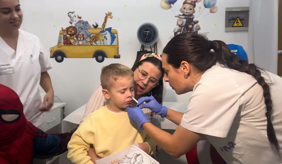 P_somoscomarca_241007_vacunacion_niño_pequeño