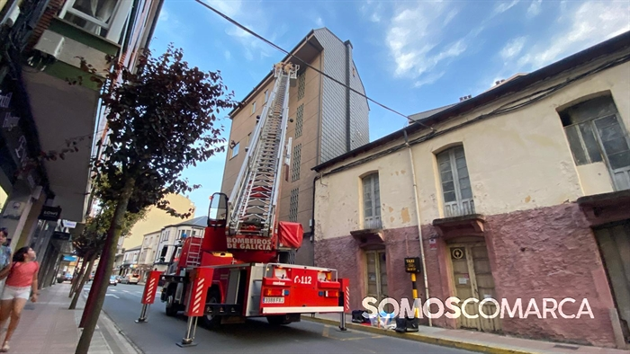 somoscomarca_20250805_concellodeobarco_avispavelutina_nido_eulogiofernandez_bomberos (2)