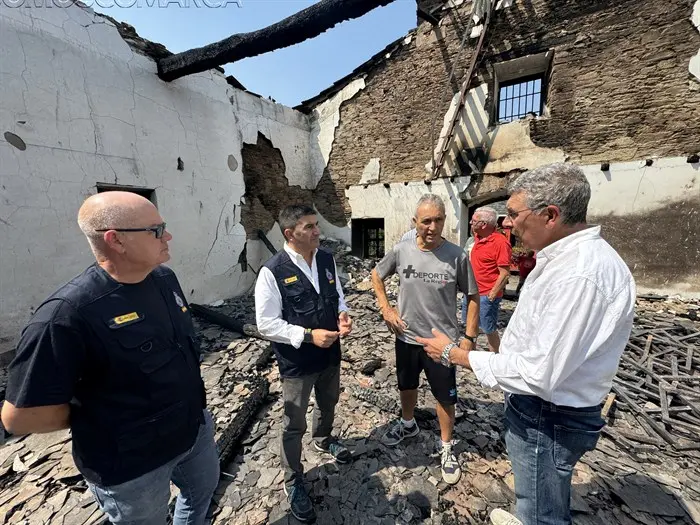 somoscomarca_20250821_OBARCO_incendio_fervenza_sanvicente_visita_delegado1209