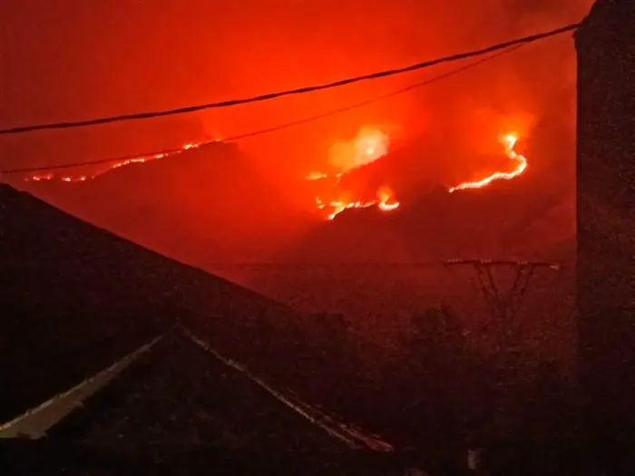 somoscomarca_20250825_carballeda_incendio_casaio1225