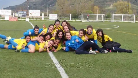Las jugadores del CD Rúa celebran su victoria ante el Orzán