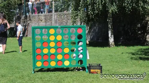 somoscomarca_obarco_feiradoviño_2017_niños_juegos_tresenrayagigante
