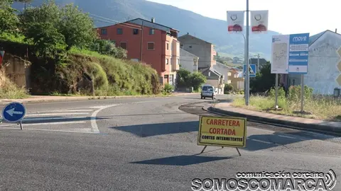 Carretera cortada A Rúa