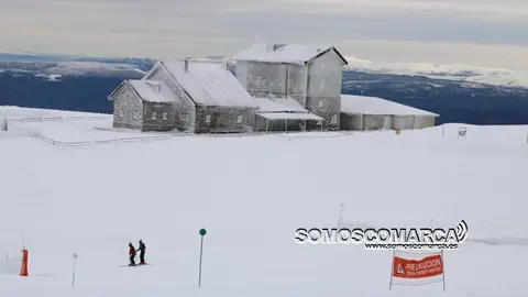 Refugio Manzaneda nevada