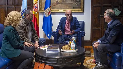 Reunión Manuel Baltar (Presidente Deputación Ourense) con membros da Fundación Florencio Delgado Gurriarán. Asisiten Alfredo García (Alcalde do Barco de Valdeorras), Enrique Álvarez (Alcalde de Vilamartín de Valdeorras) e Margariza Pizcueta (Concelleira de Cultura do Barco de Valdeorras).