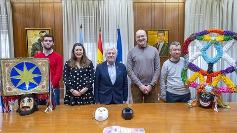Presentación do VI "Festival Internacional Vibo Mask Mascarada Ibérica".- Na sala de xuntas do Pazo Provincial terá lugar a presentación da VI edición do "Festival Internacional Vibo Mask Mascarada Ibérica". O acto contará coa participación do vicepresidente da Deputación de Ourense, Rosendo Fernández; do alcalde de Viana do Bolo, Secundino Fernández; da alcaldesa de Vilariño de Conso, Melisa Macía; e dos membros da asociación "Robreda" de Viana do Bolo, Jorge Domínguez e Pedro Basalo.