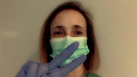 Marivi dispuesta a comenzarr la jornada y hacer frente a la Covid-2019