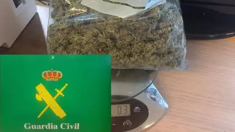 Bolsa de marihuana encontrada por la Guardia Civil de A Rúa