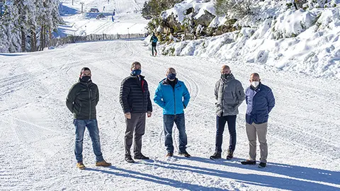 Encontro e visita de Manuel Baltar (Presidente da Deputación Ourense) cos representantes da empresa Artabria Turismo S.L. (Empresa que xestiona as Instalacións de Montaña de Manzaneda) e asisten Albert Montaner Ferrer, Victor Manuel Picos Romero, Pablo López Franco e David Carlama del Rio.